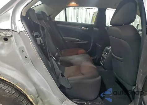 2020 Chrysler 300 Touring z USA, uszkodzony, nr VIN 2C3CCARG2LH169015